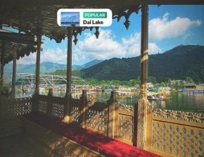 Nazneen Group Of Houseboats
